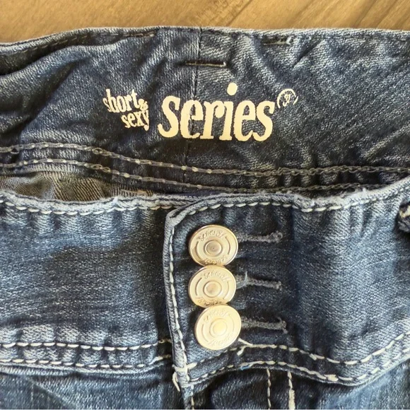 Short & Sexy Series Sophia cuffed embroidered Jean shorts size 14 - Picture 5 of 11